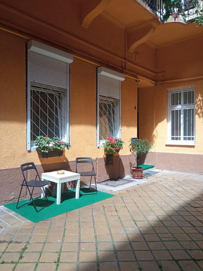 Free Parking Garage! Downtown Apartment Close To New York Cafe Budapeşte Dış mekan fotoğraf