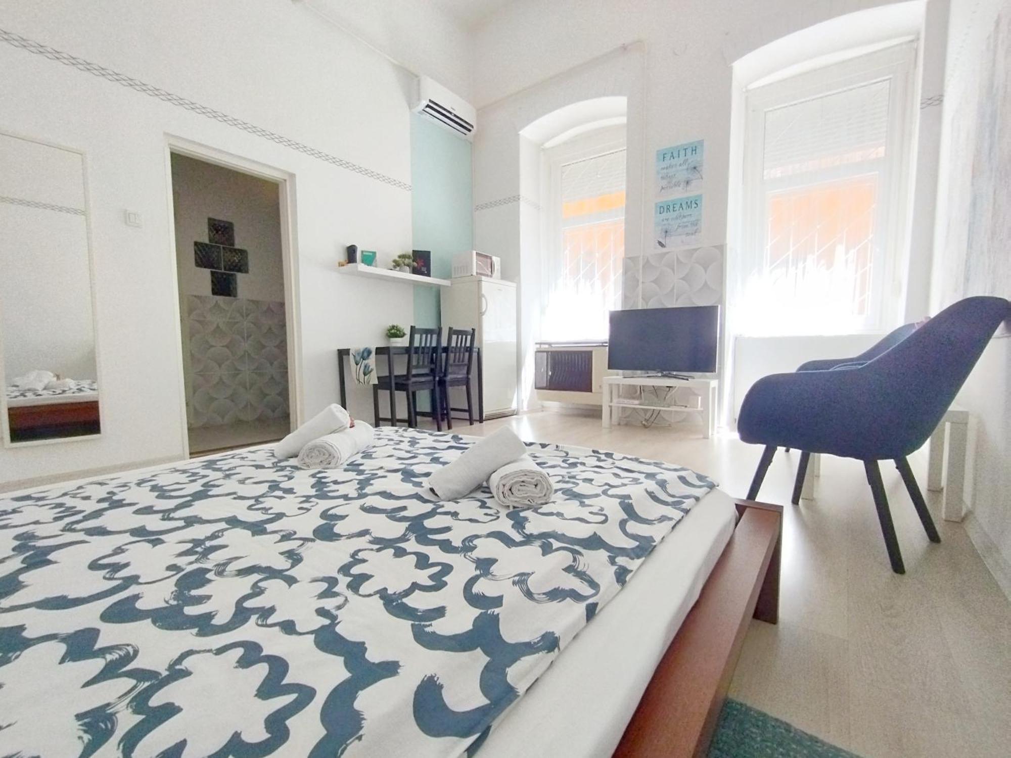 Free Parking Garage! Downtown Apartment Close To New York Cafe Budapeşte Dış mekan fotoğraf